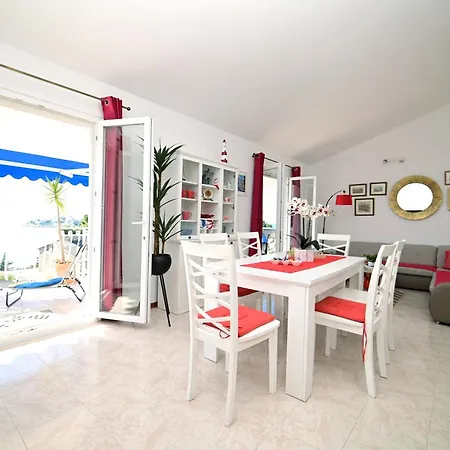 Blue Paradise Apartment